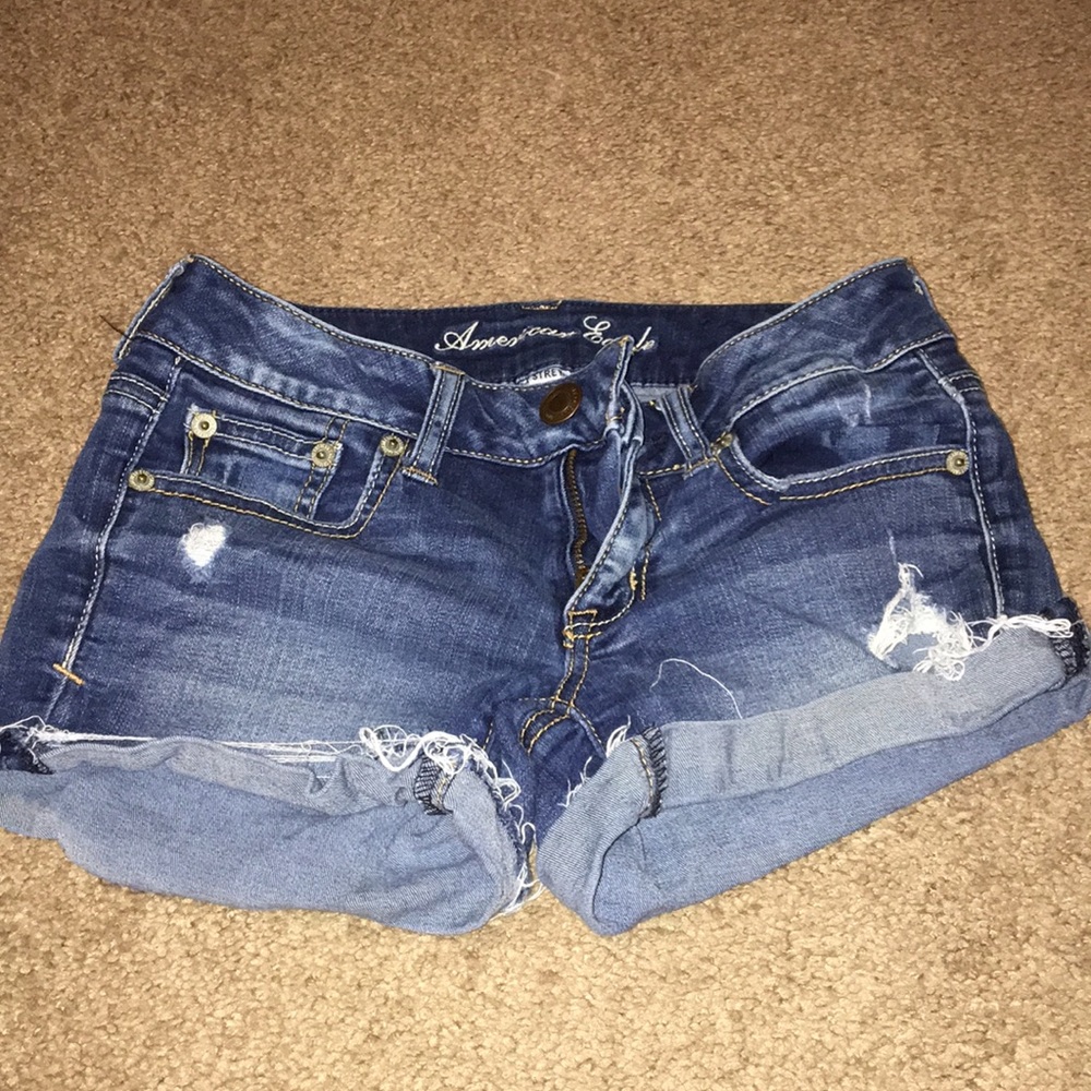 Blue jean shorts.